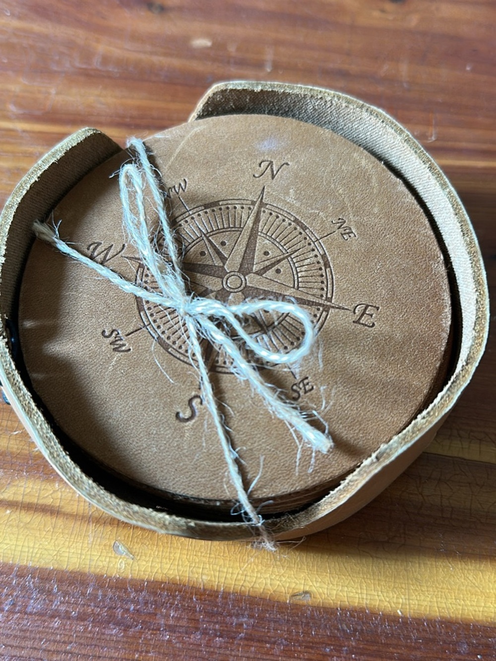 Compass-Embossed Brown Leather Coaster Set - Picture 2 of 3